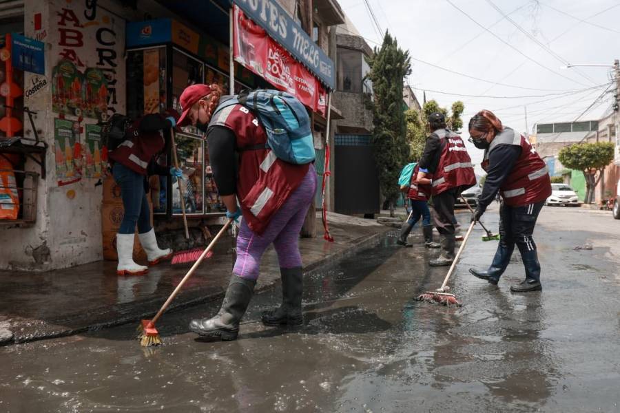 Afectadas 16 colonias en Neza por lluvias; despliegan m&aacute;s de mil 200 servidores